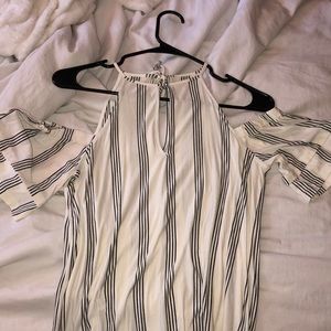 American Eagle off shoulder Tank